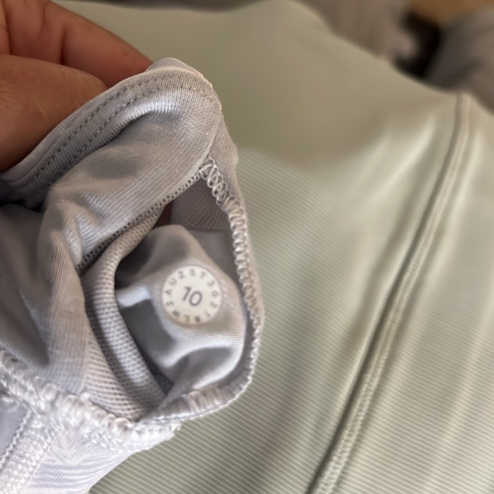 Lululemon - Picture 5 of 5